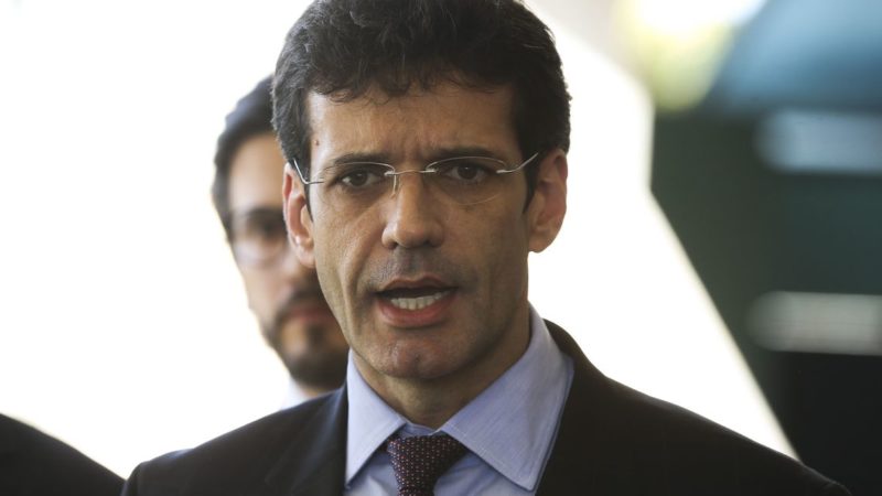 Até 12 empresas aéreas podem operar no Brasil, diz ministro