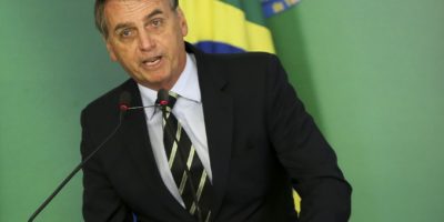 Bolsonaro diz que ‘democracia só existe se Forças Armadas quiserem’