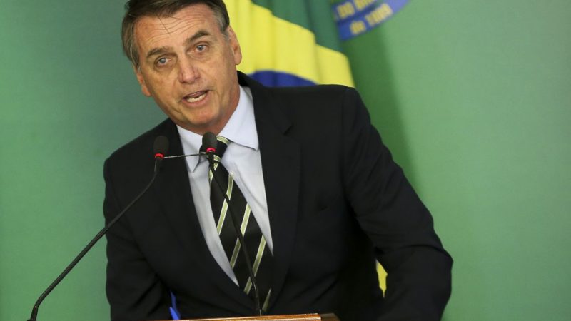Bolsonaro assina MP para desobrigar a publicação de balanços em jornais