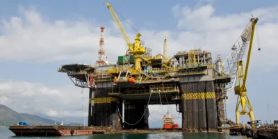 Petróleo sobe nesta sexta, mas cai 5% no acumulado da semana