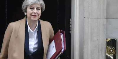 May comunica ministros que Brexit não será votado nesta semana