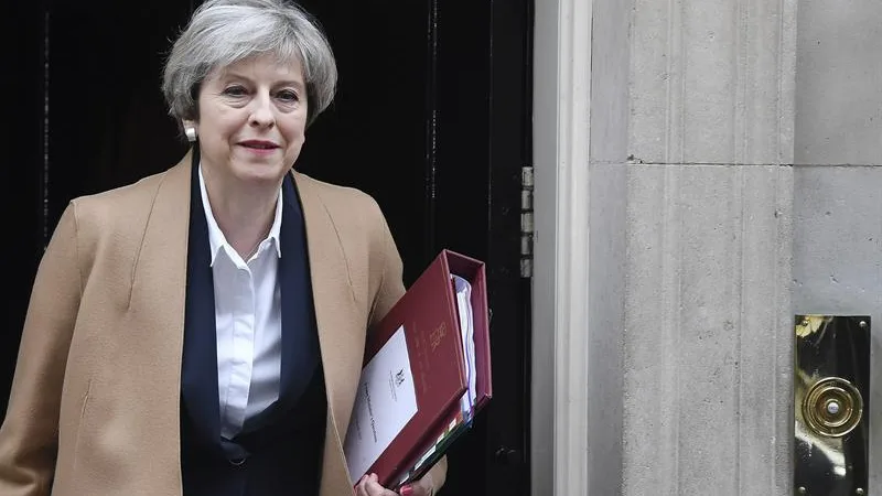May comunica ministros que Brexit não será votado nesta semana
