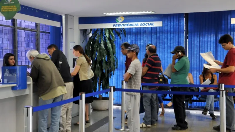 INSS faz força-tarefa para colocar em dia análise de benefícios