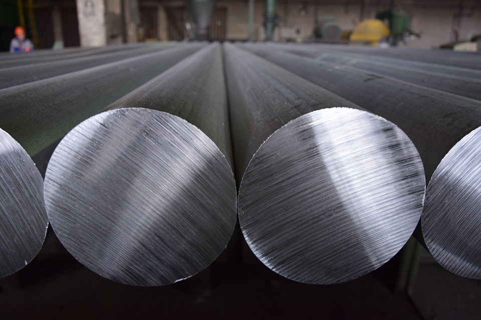 Os Estados Unidos impuseram uma sobretaxa de 130% a importação de alumínio do Brasil e de outros países