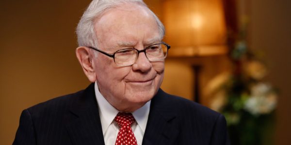 Warren Buffett aposta R$ 2,6 bilhões em duas novas ações; veja quais são