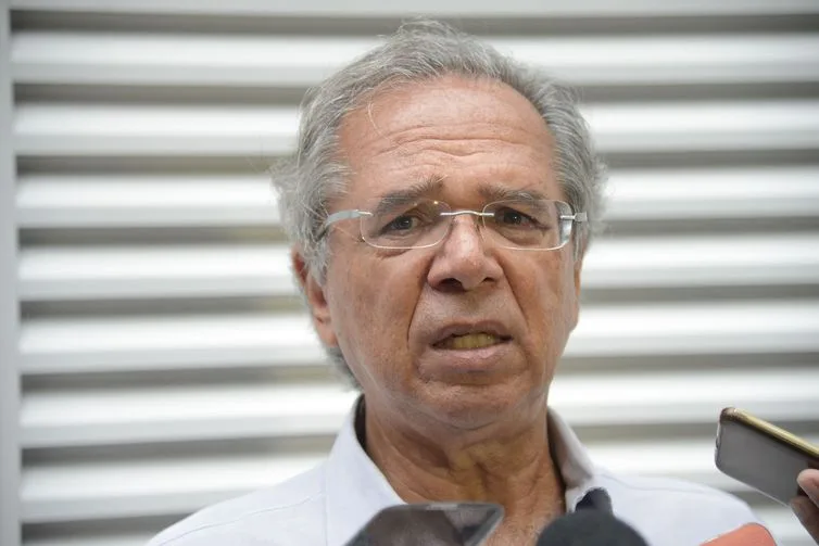 Intenção é economizar R$ 1 tri com a reforma da Previdência, diz Guedes