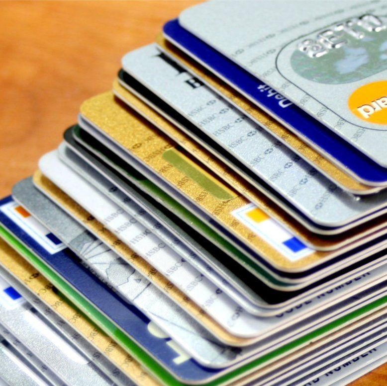 Juros do cartão de crédito e do cheque especial sobem em fevereiro
