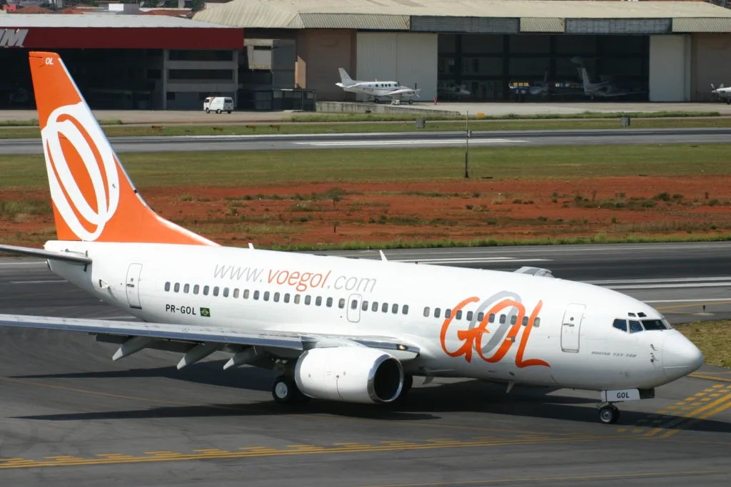 A Gol (GOLL4) informou que reduzirá em 35% o salário dos funcionários, para conter efeitos do coronavírus. Clique aqui para saber mais.