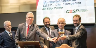 Cesp reverte prejuízo, mas lucro abaixo do esperado faz ações caírem