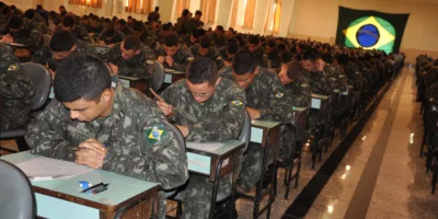 Militares entregam proposta de reforma da Previdência a Paulo Guedes