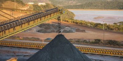 Minério de ferro sobe 6% na China após anúncio de investimentos