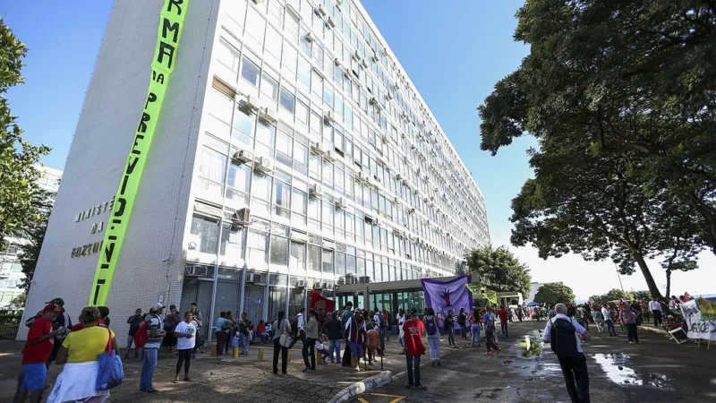 Governo vai bloquear R$ 30 bilhões do Orçamento de 2019