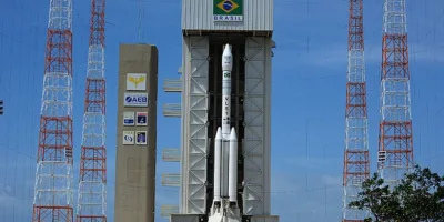 Brasil assina acordo nos EUA que permite uso comercial da base de Alcântara