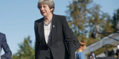Brexit: May cogita novo referendo se não conseguir acordo, diz jornal