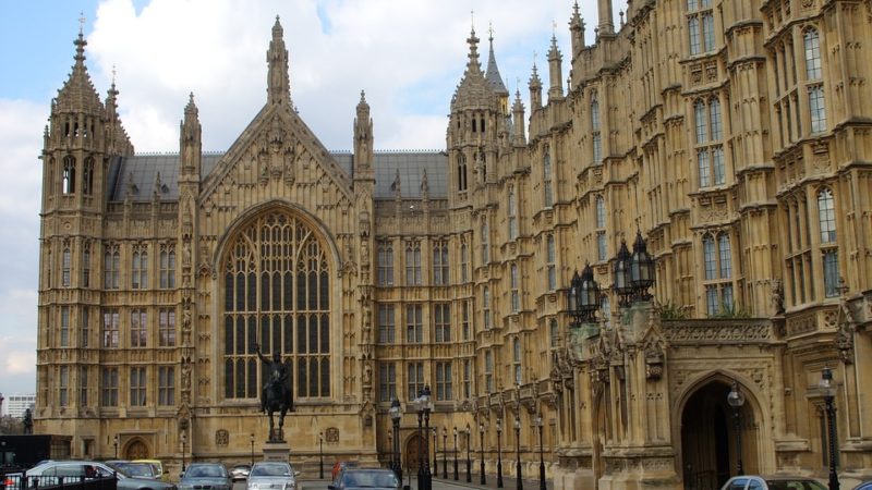 Parlamento britânico rejeita possibilidade de Brexit sem acordo