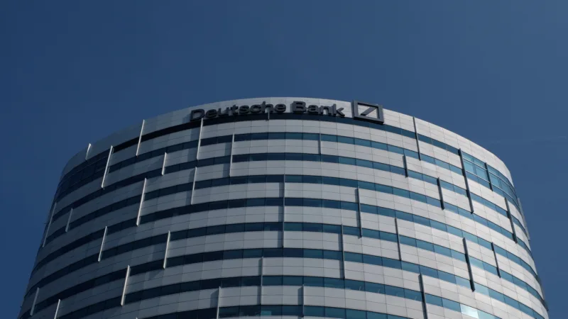 Deutsche Bank e Commerzbank confirmam negociação sobre fusão