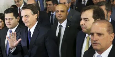 Dólar em queda; Legislativo e Executivo mais alinhados na reforma da Previdência