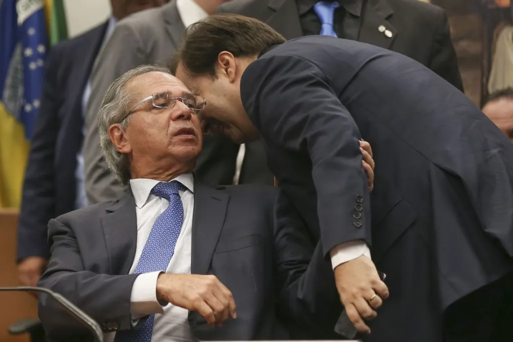 Ibovespa sobe após encontro de Rodrigo Maia e Paulo Guedes