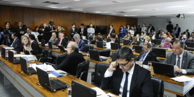 Reforma da Previdência: governo quer antecipar para terça votação do parecer, diz líder