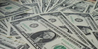 Dólar sobe com Centrão tentando atrasar tramitação da Previdência