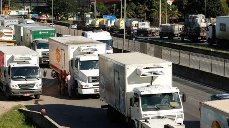 Carreata em SP é ameaça de nova greve dos caminhoneiros