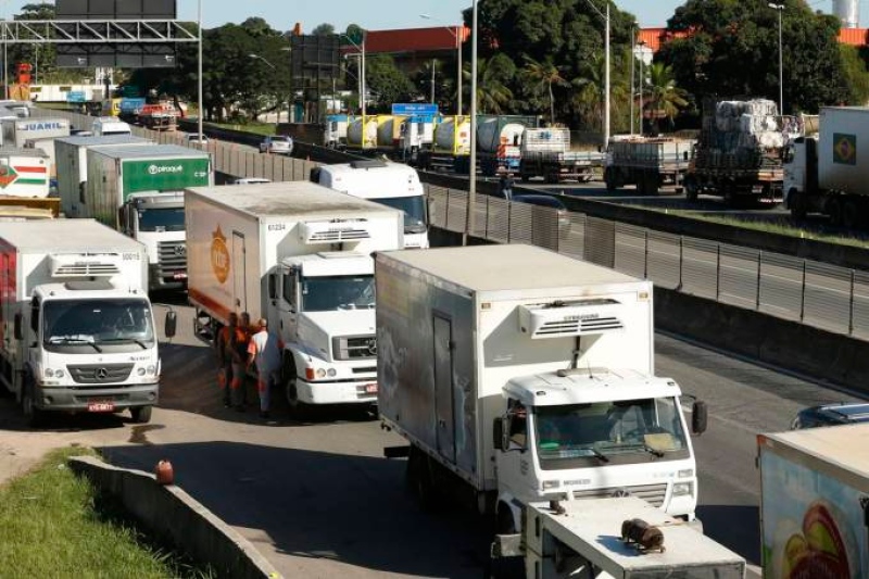 Carreata em SP é ameaça de nova greve dos caminhoneiros