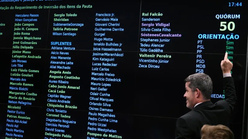 CCJ aprova PEC do Orçamento e avalia cortes na Previdência