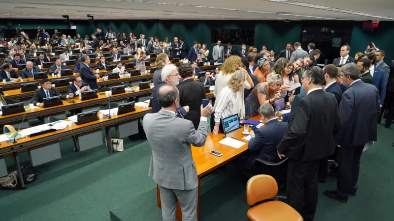 Reforma da Previdência: a poucas horas da votação na CCJ, ainda não há acordo