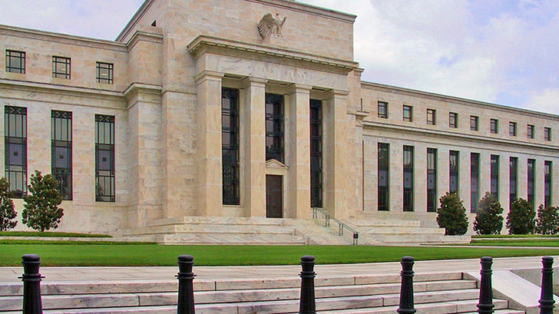 Fed mantém taxa de juros e bolsas dos Estados Unidos têm queda