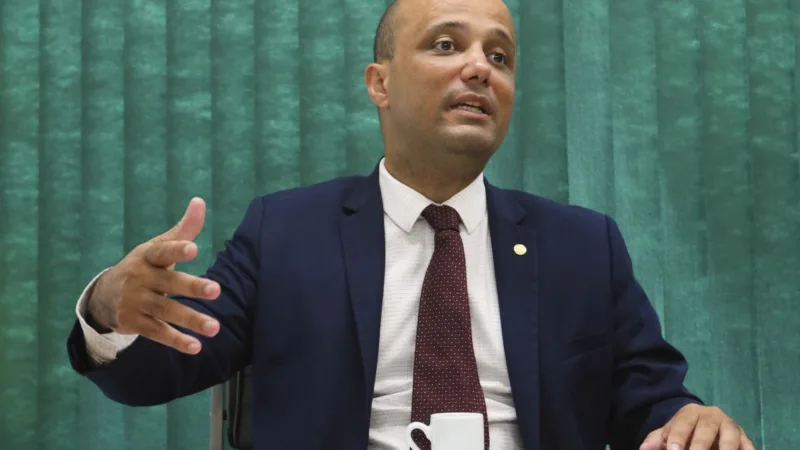 Centrão quer atrasar reforma da Previdência; governo tenta negociar