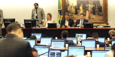 Ibovespa em alta; Reforma na CCJ e embate: Governo x Caminhoneiros