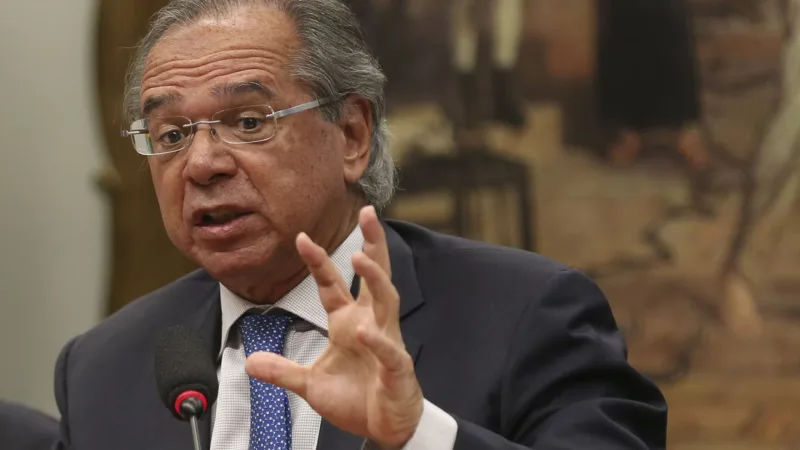 Guedes tem atritos com deputados; em paralelo, Bolsa cai quase 1%