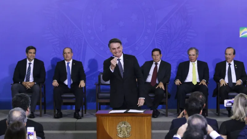Bolsonaro sanciona lei de criação da Empresa Simples de Crédito