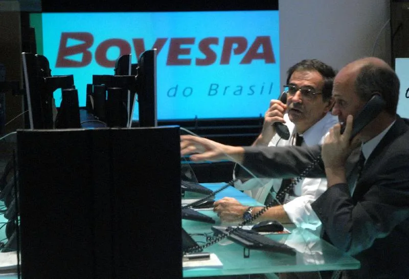O Ibovespa fechou a semana em alta de 0,47%, a 106.556,88 pontos com divulgação de resultados e crise na região. Clique aqui e saiba mais.