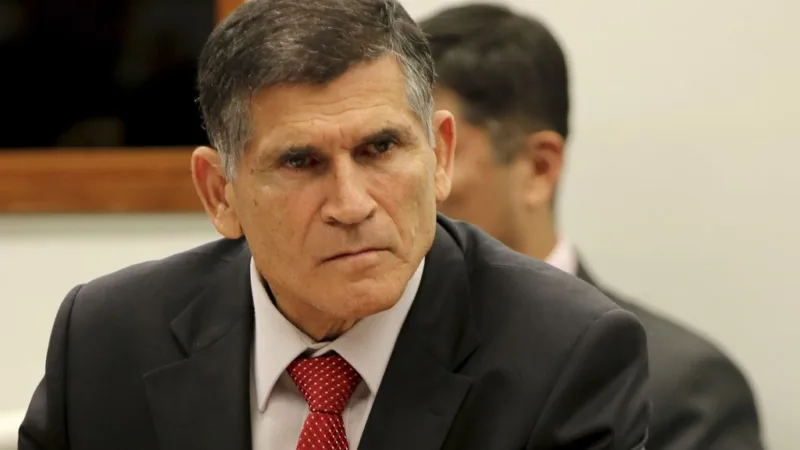 Greve dos caminhoneiros: governo está “entre a cruz e a espada”, diz ministro