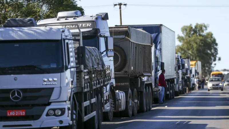 Bolsonaro intervém em alta do diesel e Petrobras despenca