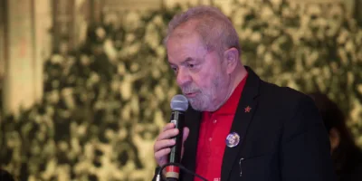 Lula tem pena reduzida para oito anos e 10 meses