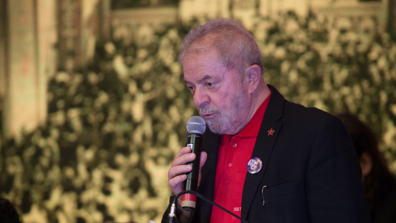 Lula tem pena reduzida para oito anos e 10 meses