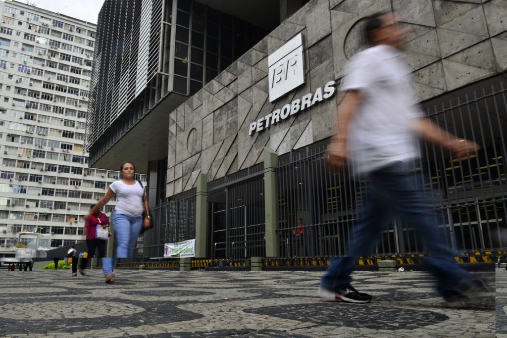 Petrobras (PETR4) lançará R$ 950 mi no balanço por pagamento ao Petros