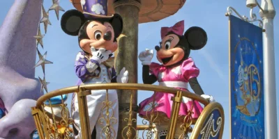 Ação da Walt Disney sobe e Netflix cai após anúncio do streaming Disney+