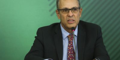 Petrobras: ministro diz que empresa definirá o momento do reajuste do diesel