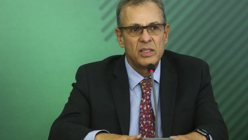 Petrobras: ministro diz que empresa definirá o momento do reajuste do diesel