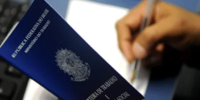 Taxa de desemprego sobe para 12,7% em março, diz IBGE