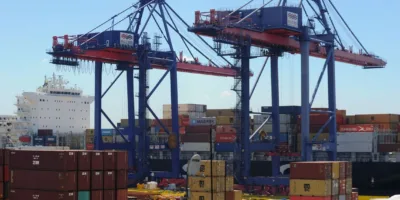Apesar de queda de 9%, balança comercial tem superávit de US$15 bi