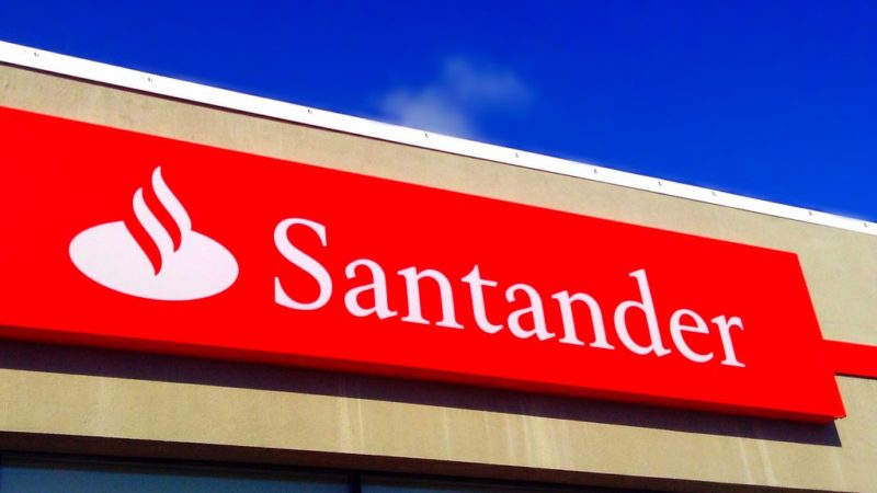 Santander tem alta de quase 22% com lucro de R$ 3,4 bi no trimestre
