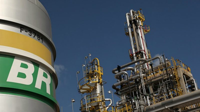 Petrobras (PETR4): Replan bate recorde de produção de óleo para navios