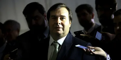 Maia tenta articular votação da Previdência para junho; Ibovespa sobe