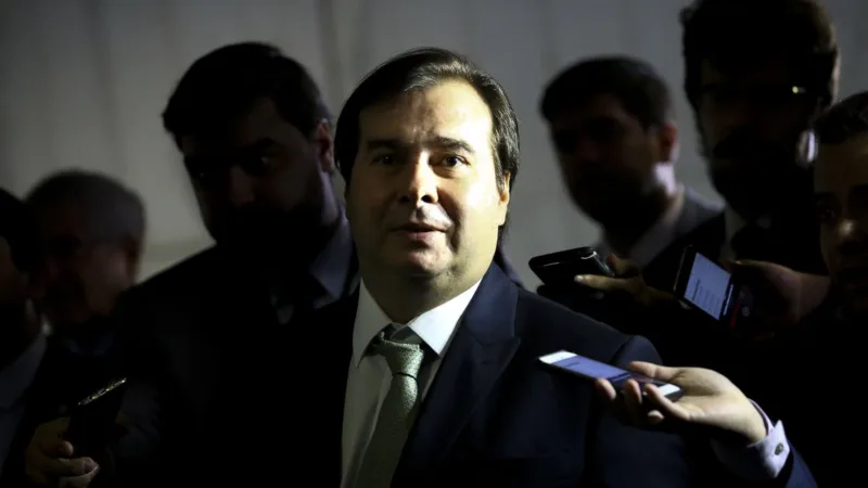 Maia tenta articular votação da Previdência para junho; Ibovespa sobe