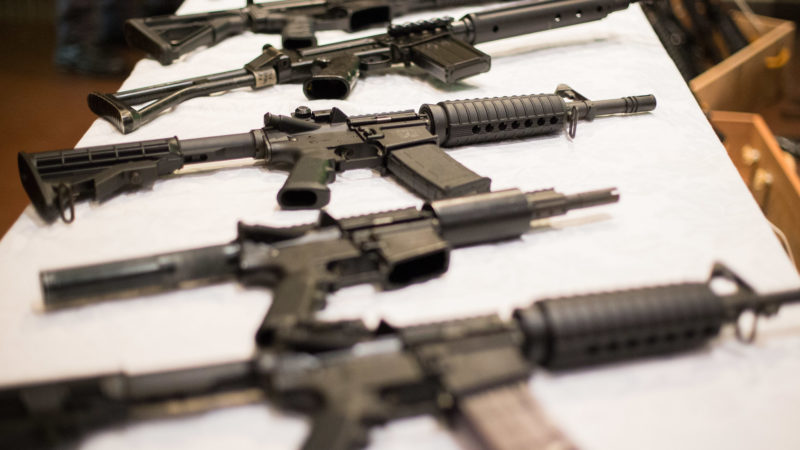 Novo decreto de armas mantém brecha para adquirir fuzis, diz procuradoria