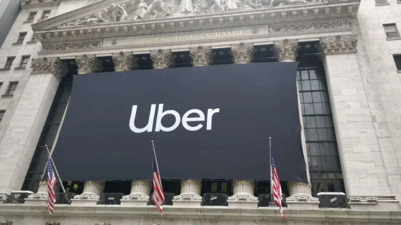 Uber estreia na Bolsa de Nova York e ações fecham em queda de 7%